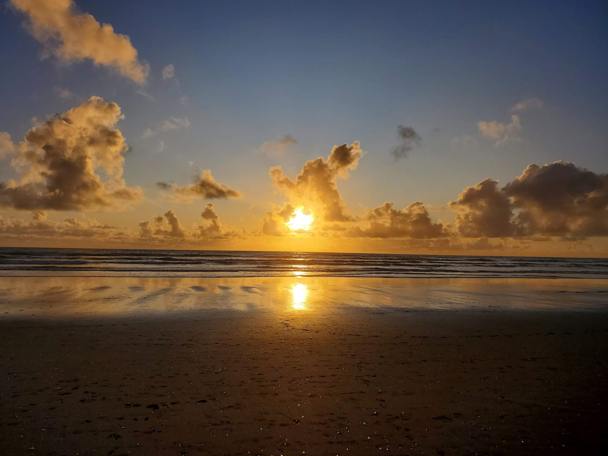 Ngarunui Beach looking at sun setting over ocean