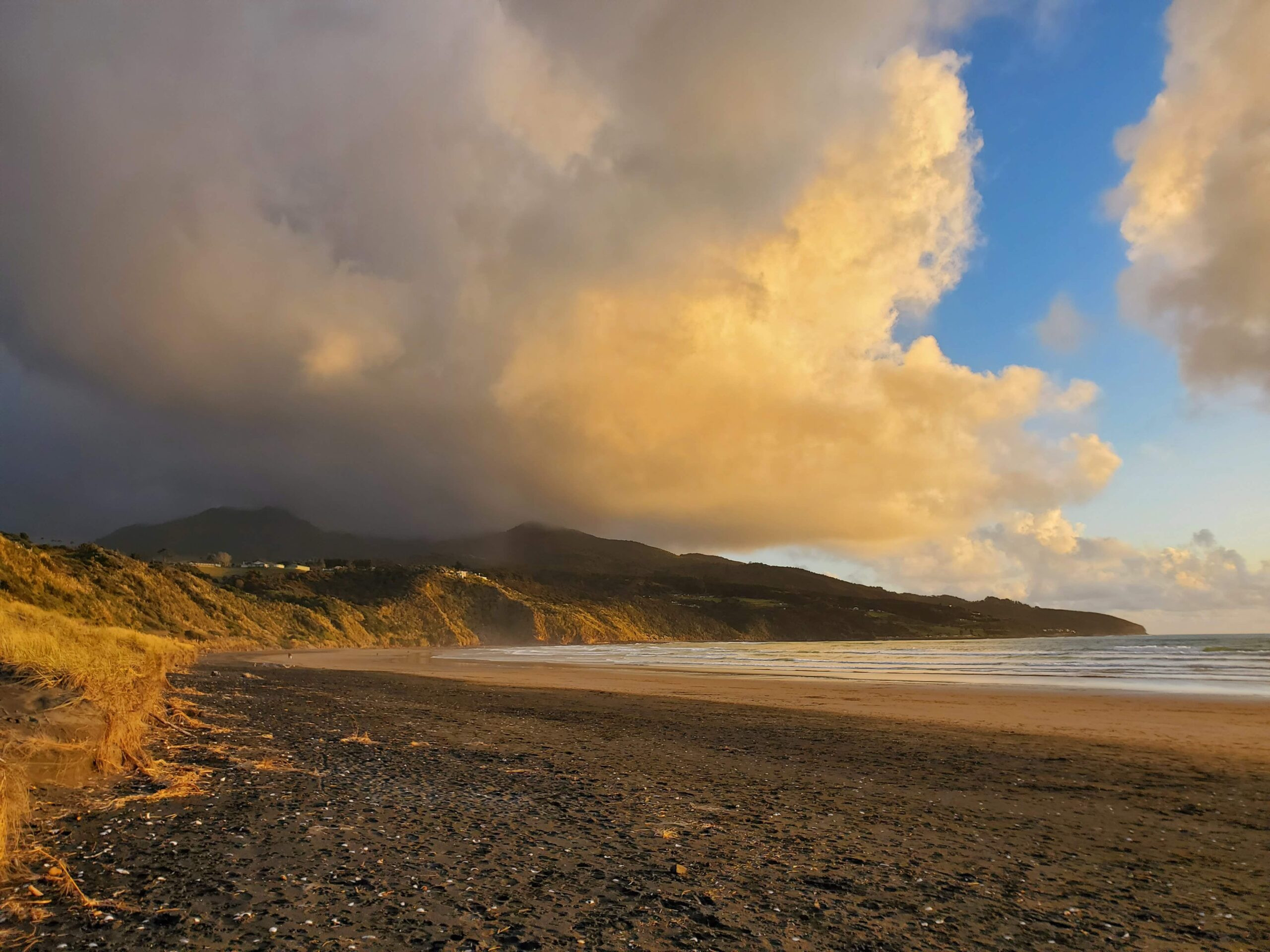 Ngarunui Beach looking south down the beach